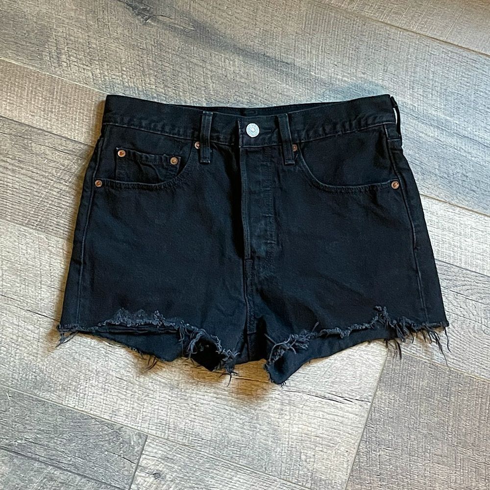 Levi’s, Button-Up, High-Rise, Frayed/Distressed, Jean Shorts. Size 26.